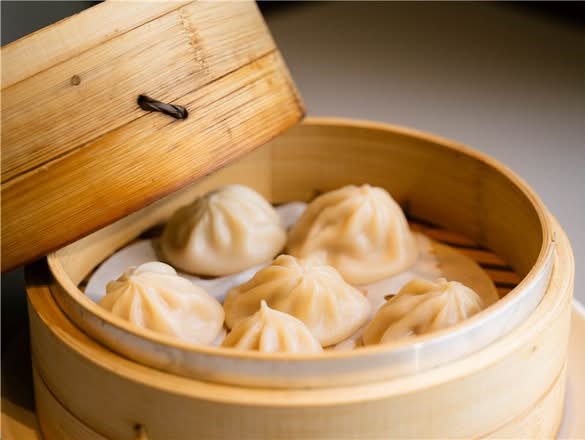 K01 Steamed Pork Soup Dumplings 6pcs K01 小籠包6pcs